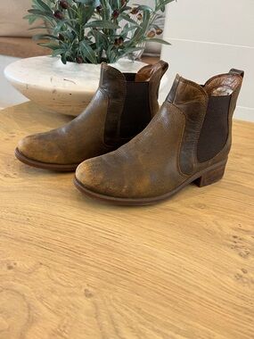 Ugg Chelsea Boots